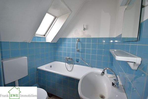 Bad 1. OG, Einfamilienhaus mit Garage zum Kauf in Düsseldorf Urdenbach, Frank Ewe Immobilienmakler Düsseldorf