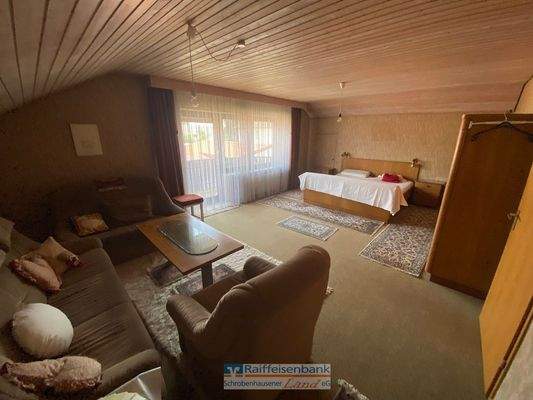 Wohn-(Kinder-)zimmer im DG