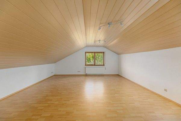 Großzügiges Schlafzimmer DG