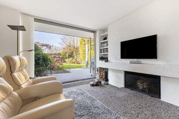 Kaminzimmer mit Gartenfront