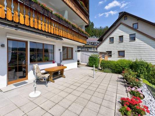 großzügige Südterrasse