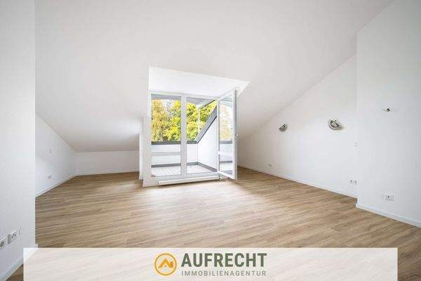 lichtdurchfluteter Wohn-, Schlaf- und Essbereich