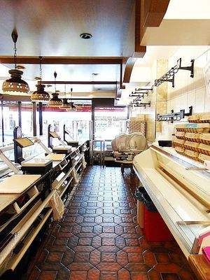 Blick hinter die Theke.JPG