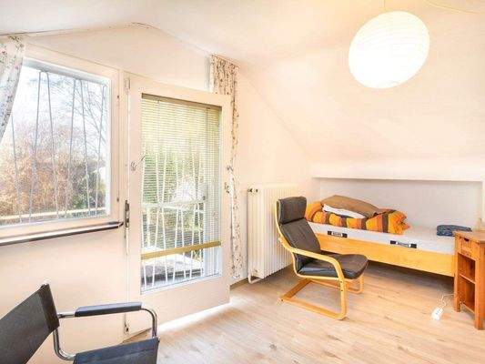 1. OG - Zimmer mit Balkon nach Osten hin