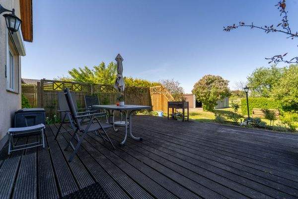 Platz zum Verweilen mit Blick in den Garten