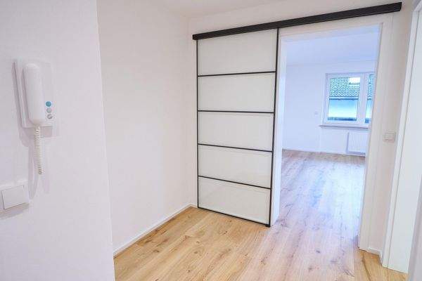 Eingangsflur mit Schiebetüre