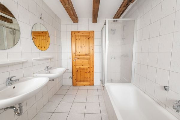 Whg. 2 Badezimmer 
