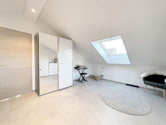 Weitere Ansicht des Schlafzimmer im OG