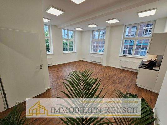 Großer Meetingraum-offene Küche-Warebereich