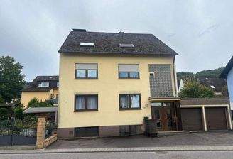 Außenansicht mit Stellplatz