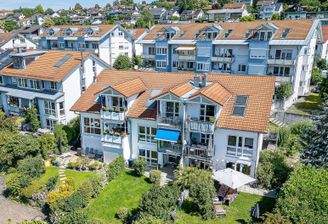 Der Sonnenschirm ist geöffnet, Sommer kann kommen