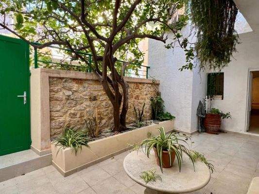 Kreta, Sitia: Steinstadthaus mit Terrasse zu verkaufen