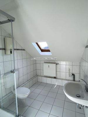 9. Badezimmer mit Waschmaschinenstellplatz