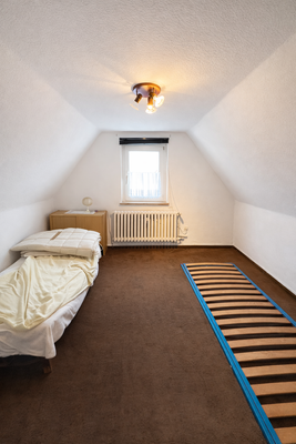 Zimmer ausgebauter Dachboden