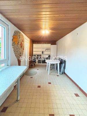 Eingangsbereich hinter dem Haus