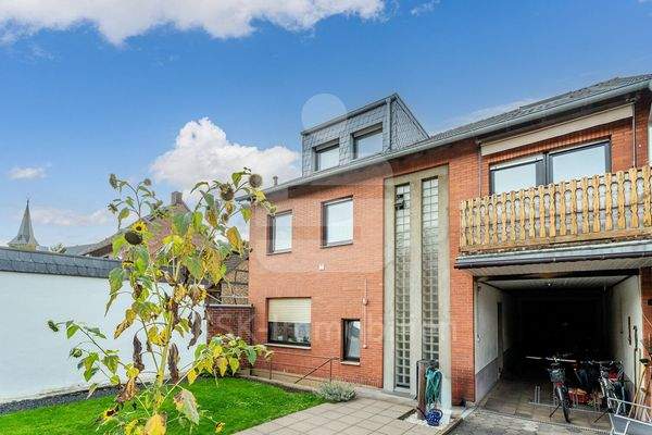 Außenaufnahme  Vorderhaus