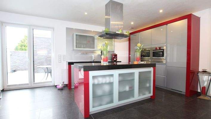 Küche mit hochwertiger Einbauküche