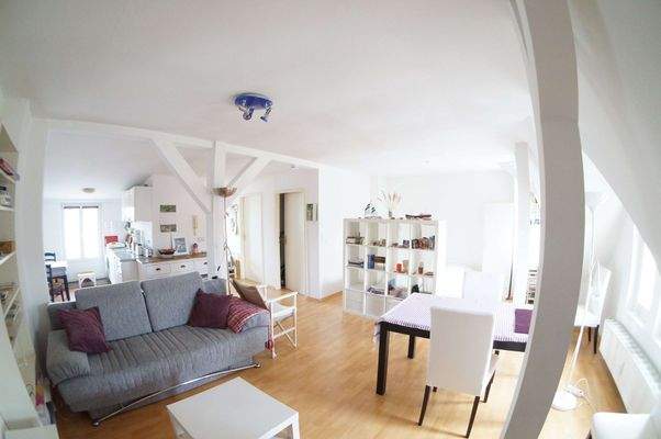 Beispielbild mit Couch