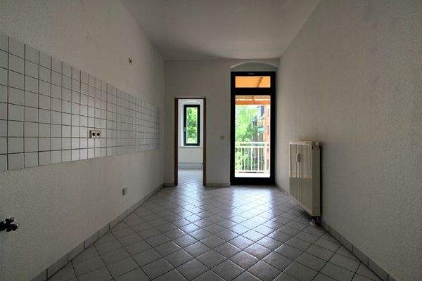 4_Küche mit Abstellraum und Balkon