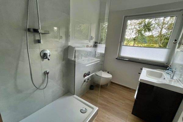 Beispiel Duschbad im Mehrfamilienhaus