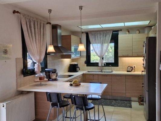 Kreta, Chersonisos: Große Villa am Dorfrand zu verkaufen