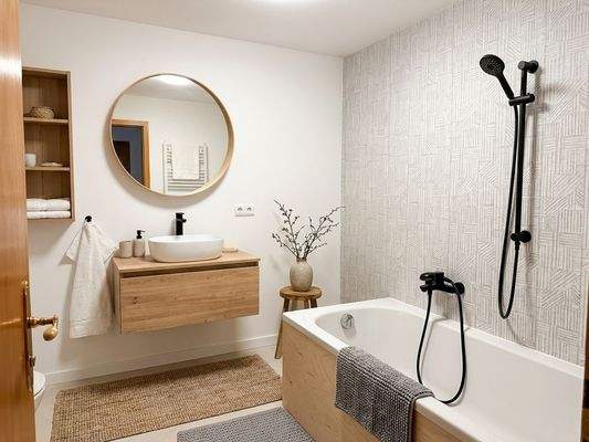 11 Bad - KI bearbeitet