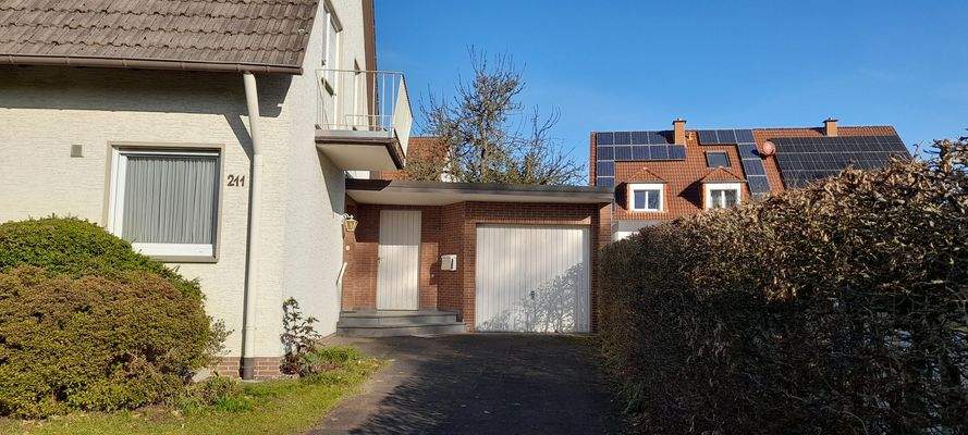 Eingangsbereich mit Garage