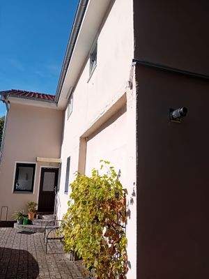 Seitenansicht mit Seiteneingang