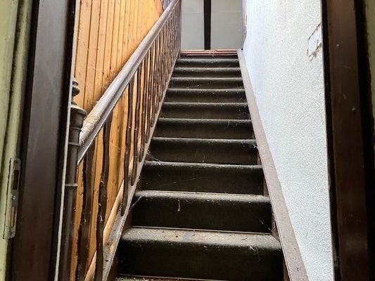 Treppe zum Dachgeschoß