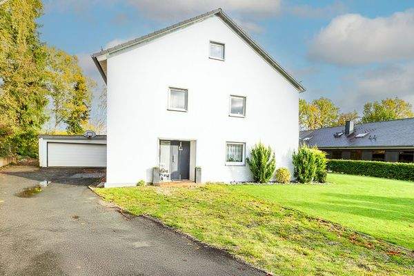 Zufahrt mit Westseite