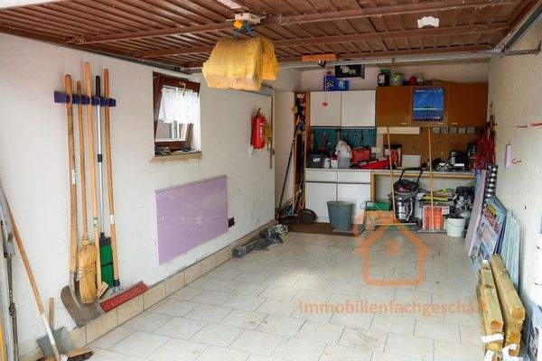 Geräumige Garage Innenansicht
