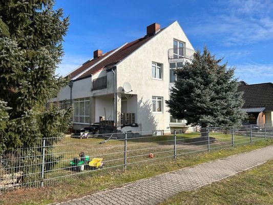 Hausansicht, Terrasse, Balkon