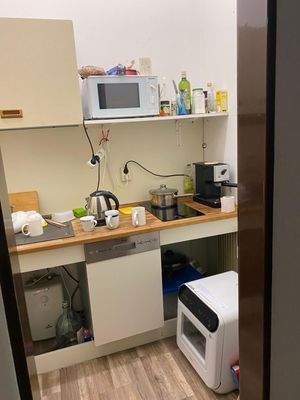 Attraktive Bürofläche mit 5 Büroräumen und Parkplätzen in Frankfurt-Nieder-Eschbach