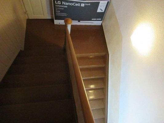 Vorderhaus_Treppe v. DG z. 1. OG_IMG_0265_800x600