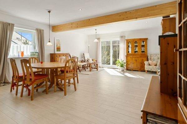 Offener Wohn- und Essbereich