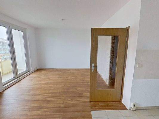 Ansicht II: Wohn- und Esszimmer mit offenem Küchenbereich