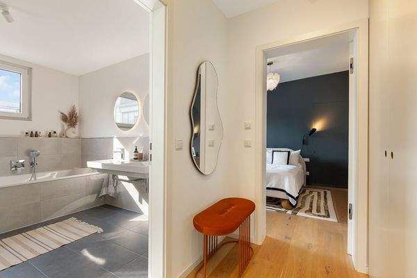 Ansicht Badezimmer & Ankleide