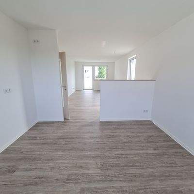 Küche mit Blick ins Wohnzimmer