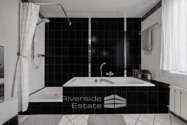 Tageslicht-Badezimmer DG Maisonette-Wohnung 