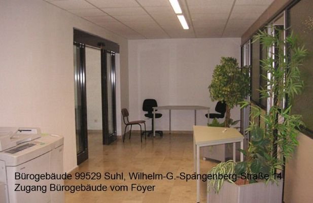 Zugang Bürogebäude vom Foyer