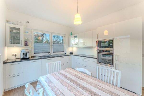 Küche mit Sitzplatz