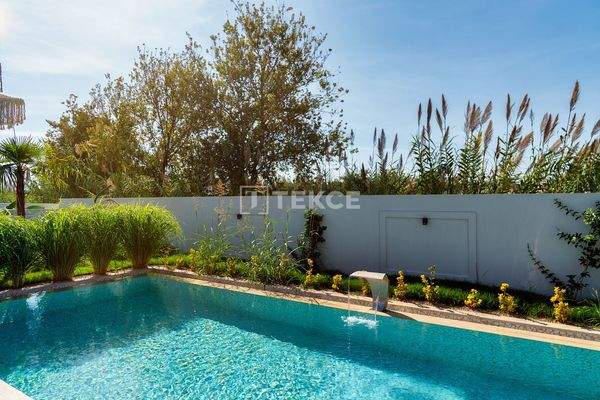 Villa with a Pool and Garden Near Çalış Beach in Fethiye
