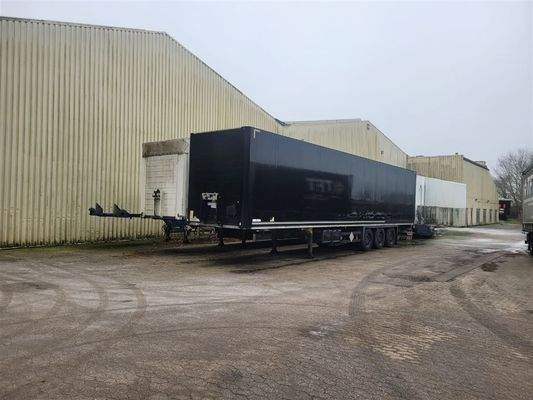 Freigelände hinter den Hallen