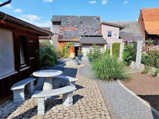 Außenbereich mit Hütte