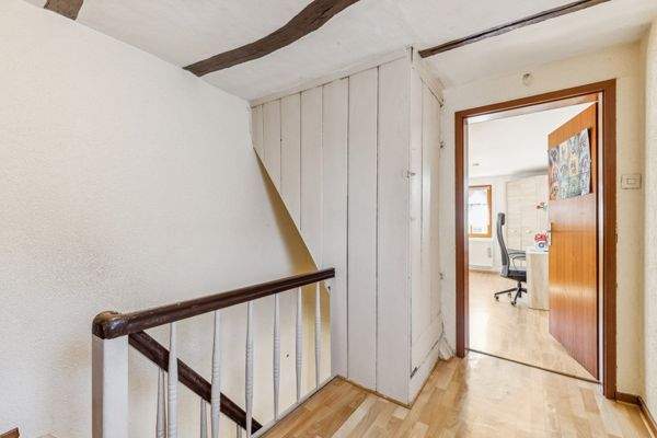 Flurbereich OG mit Aufstieg auf den Dachboden 