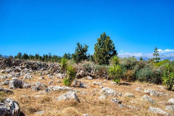 Kreta, Xirosterni: Ruhiges Anwesen in der Nähe des Strandes zu verkaufen