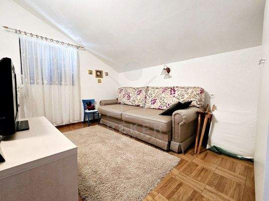 2. Obergeschoss: Küche, Esszimmer & 2 Zimmer