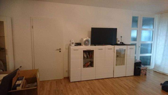 Wohnzimmer, Tür zur Küche