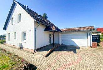 Immobilie Straßenansicht