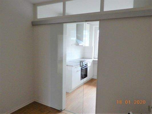 Glasschiebetür zur Küche